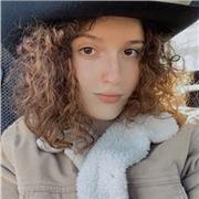 Studentessa universitaria con diploma linguistico e certificazioni linguistiche (Spagnolo e Inglese B2). Disponibile per ripetizioni a ragazzi di scuola primaria (aiuto compiti) e secondaria di primo e secondo grado